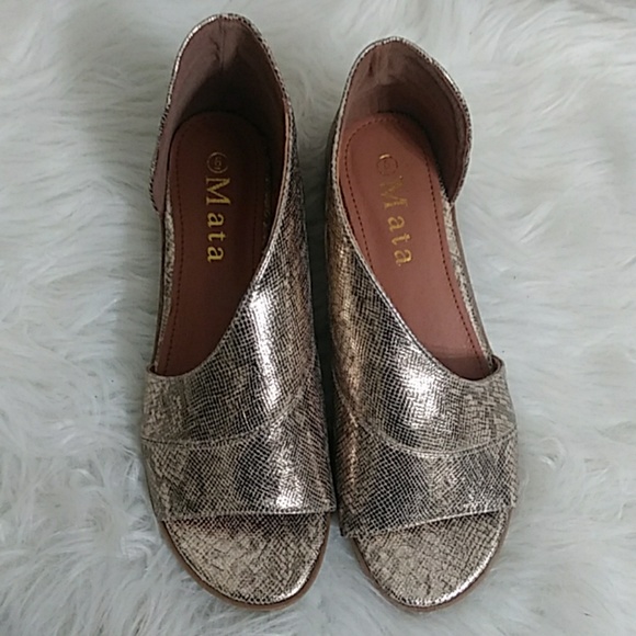 New MATA Cut Out Snakeskin Stacked Heel Sandal - Picture 2 of 7